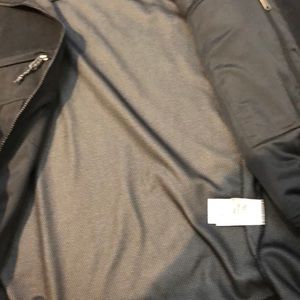 Mountain Hardwear Jackets & Coats - Mountain Hard wear wind breaker jacket Mountain Hardwear Jackets & Coats - Mountain Hard wear wind breaker jacket
